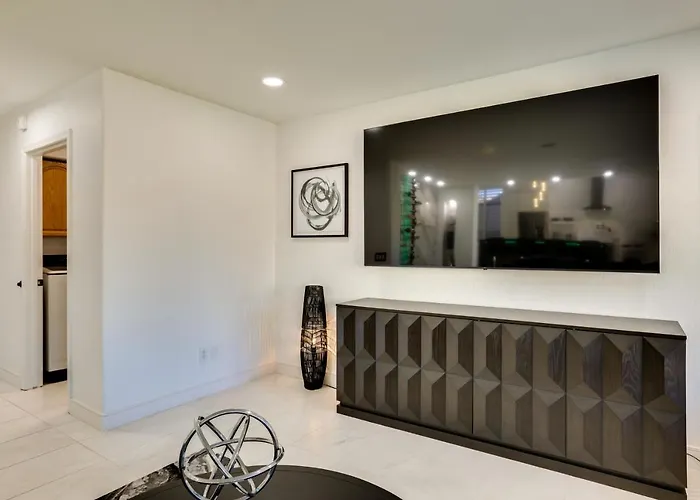 7 Mi To State Farm Stadium: Family W/ Pool Holiday home Glendale