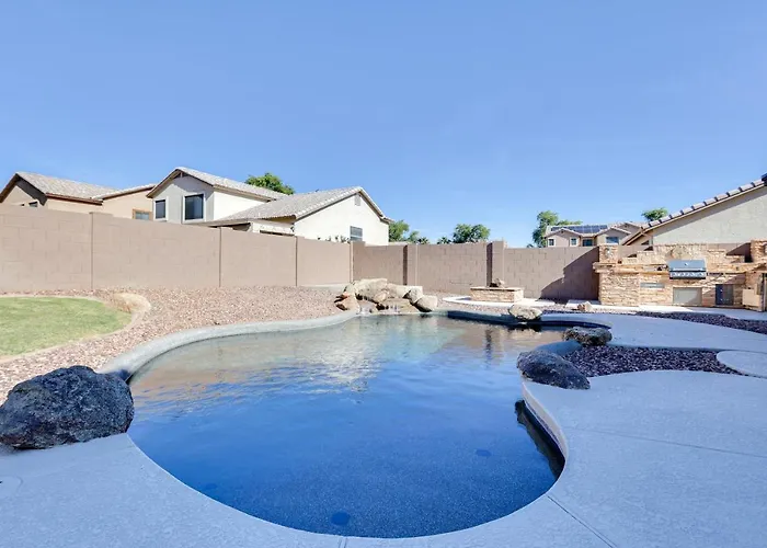 Holiday home 7 Mi To State Farm Stadium: Family W/ Pool Glendale