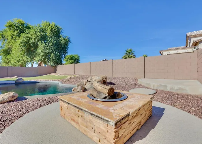 7 Mi To State Farm Stadium: Family W/ Pool Holiday home Glendale