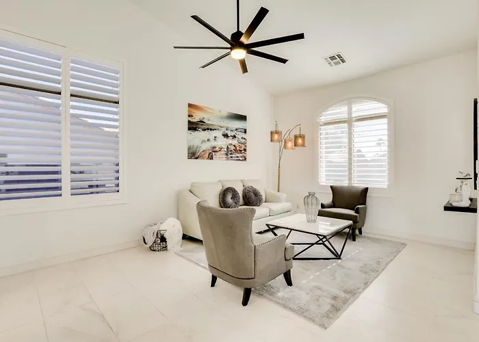7 Mi To State Farm Stadium: Family W/ Pool Holiday home *