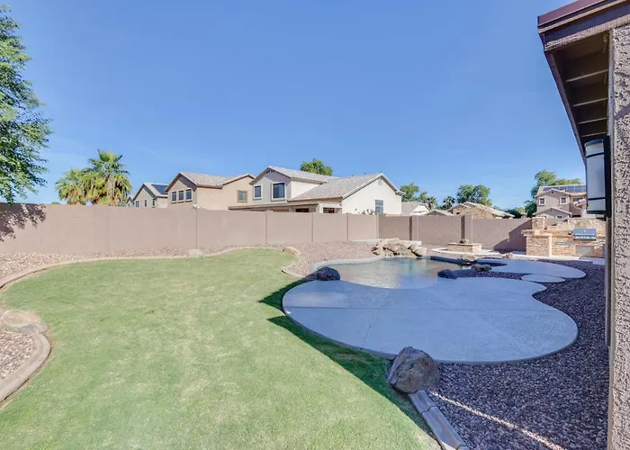 7 Mi To State Farm Stadium: Family W/ Pool Glendale