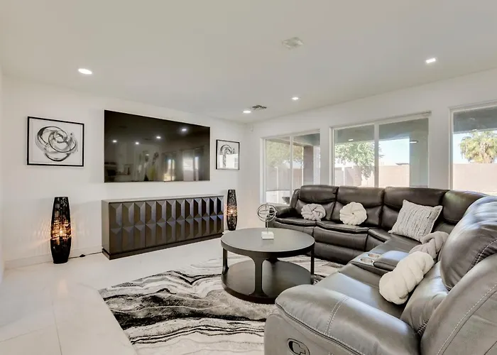 7 Mi To State Farm Stadium: Family W/ Pool Holiday home *