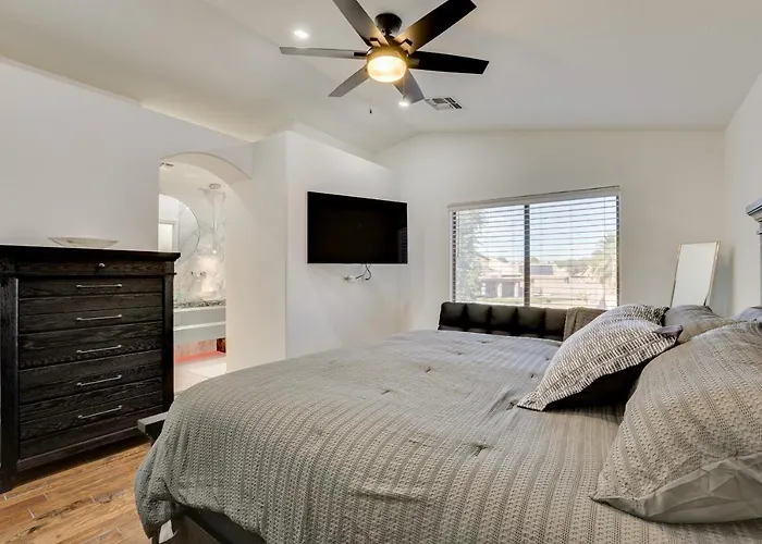 7 Mi To State Farm Stadium: Family W/ Pool Holiday home