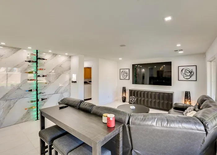 Holiday home 7 Mi To State Farm Stadium: Family W/ Pool *