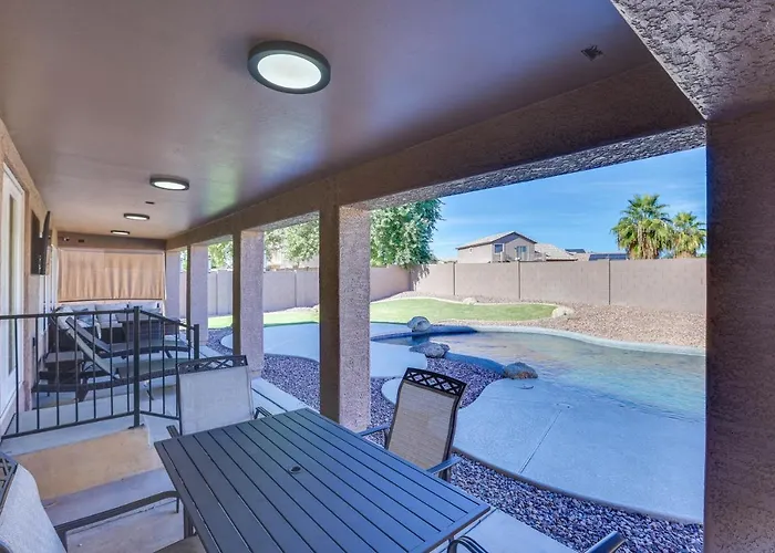 7 Mi To State Farm Stadium: Family W/ Pool Holiday home Glendale
