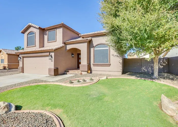 Holiday home 7 Mi To State Farm Stadium: Family W/ Pool Glendale